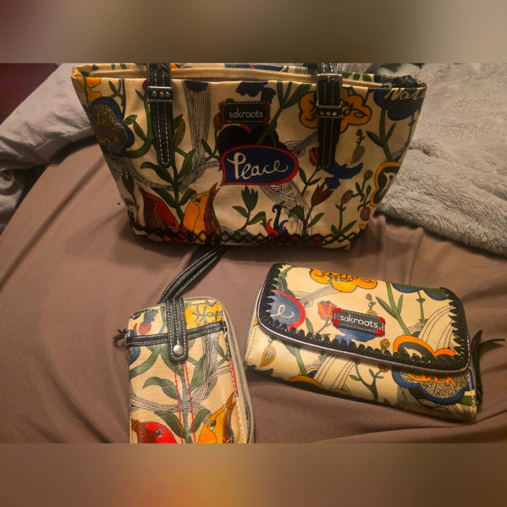 Sakroots Bag with wallet and wristlet